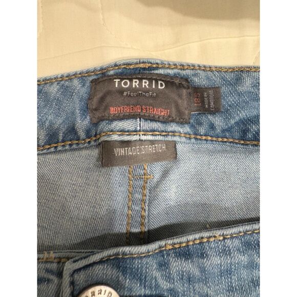Torrid Boyfriend Straight Distressed Jeans 18 Short - EUC - Picture 11 of 11